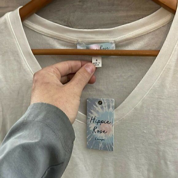 Hippie Rose Womens White Short Sleeve Scoop Neck Casual Blouse Top Size Small - Picture 4 of 6